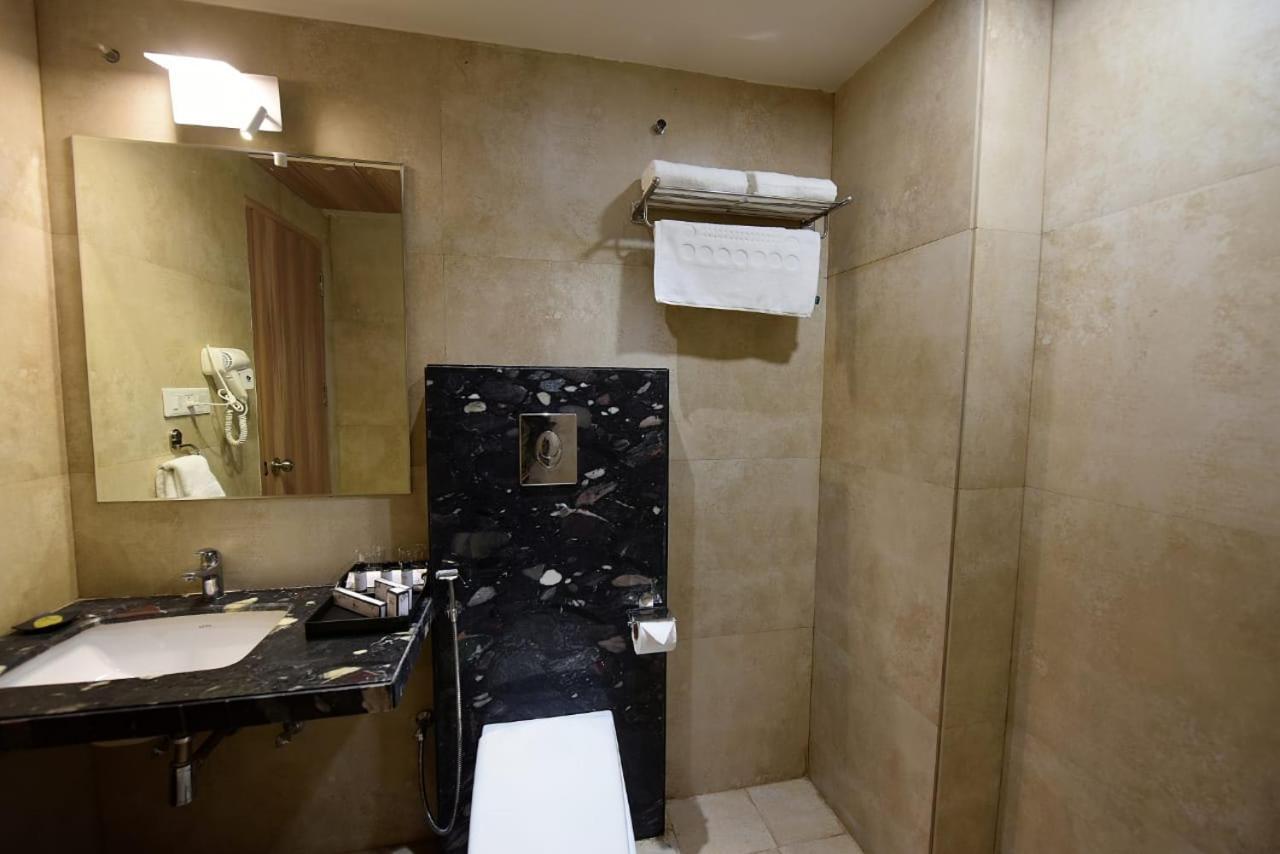 Jw Cruise Hotell Ajmer Exteriör bild