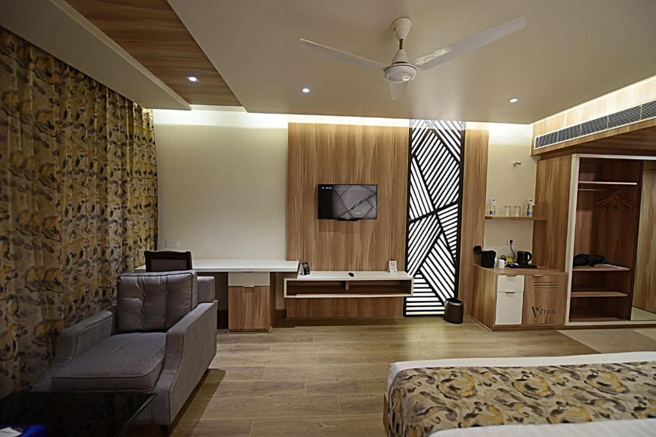 Jw Cruise Hotell Ajmer Exteriör bild