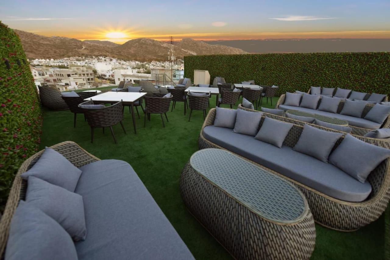 Jw Cruise Hotell Ajmer Exteriör bild