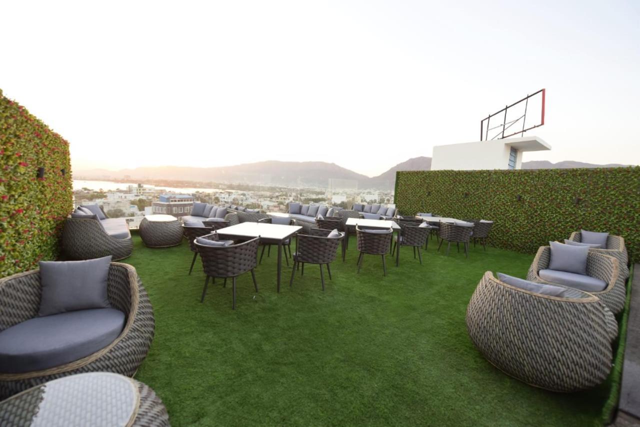 Jw Cruise Hotell Ajmer Exteriör bild