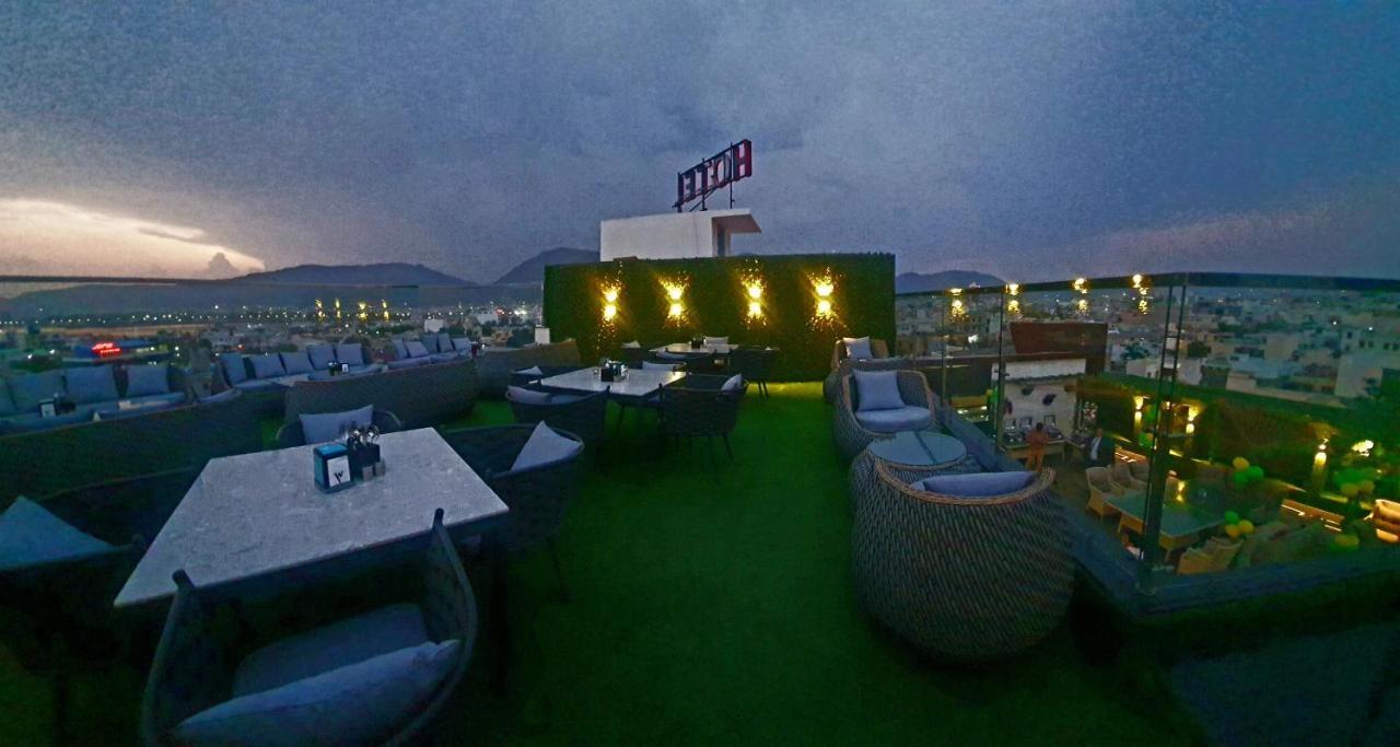 Jw Cruise Hotell Ajmer Exteriör bild